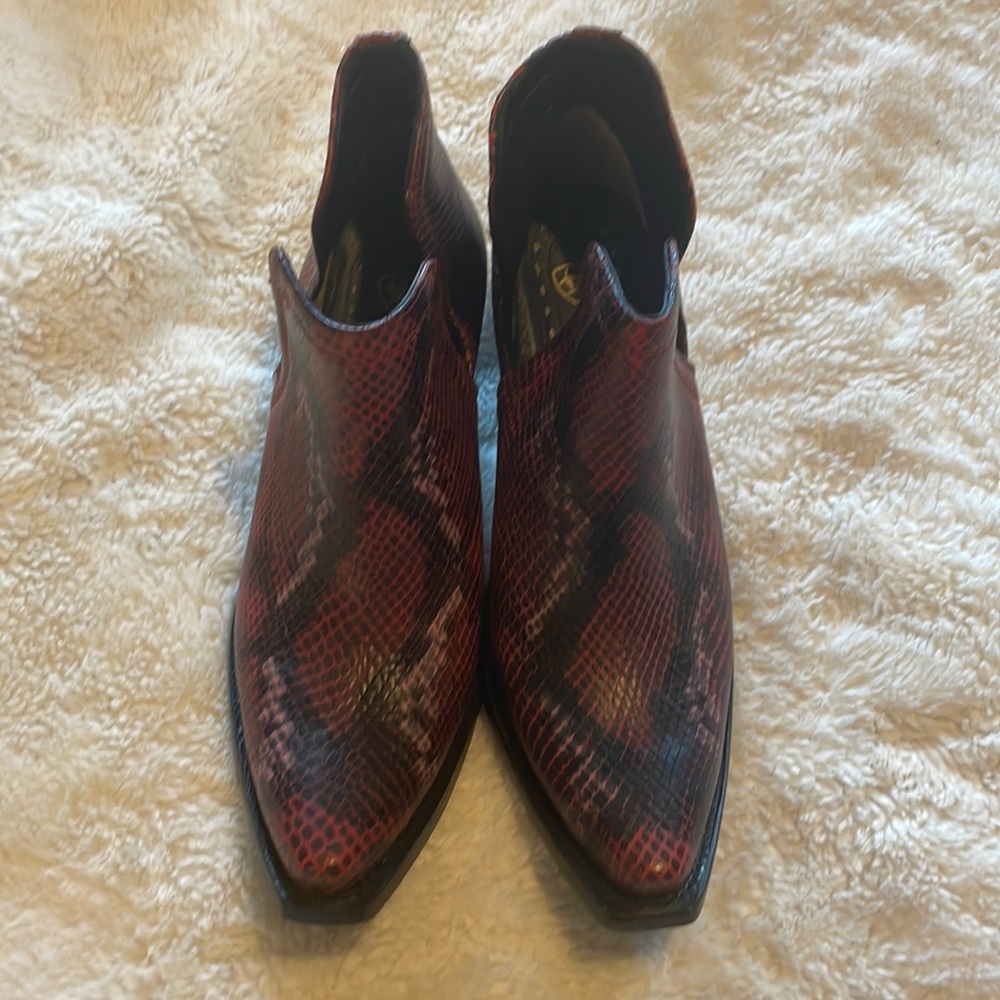 Like new only wore once.